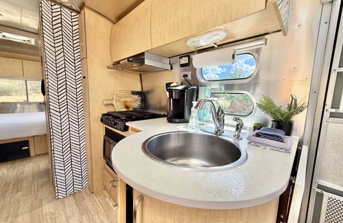 Orderville House | Luxury Airstream Near Zion | Hot Tub & Views