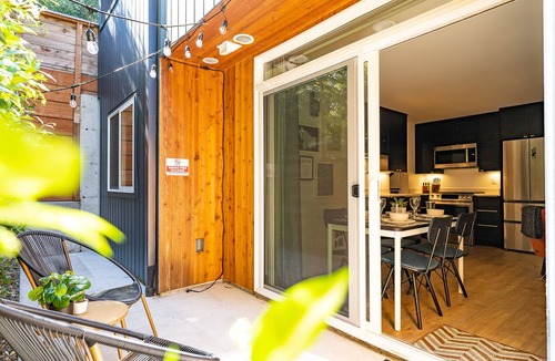 King Apartment | Luxury Apartment, 95 walk score, AC, Laundry, Patio, 2 TVs