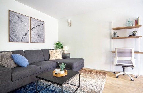 King Apartment | Luxury Apartment, 95 walk score, AC, Laundry, Patio, 2 TVs