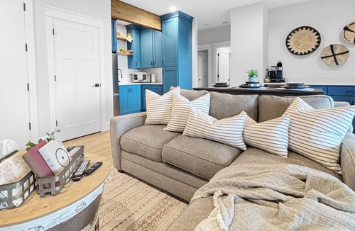 Cornelius Apartment | Luxury Apartment. Hot Tub, Spa Bathroom + Covered Patio with Views