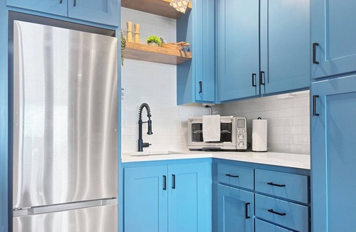 Cornelius Apartment | Luxury Apartment. Hot Tub, Spa Bathroom + Covered Patio with Views