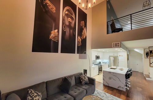 Airport Area House | LUXURY ARTISTIC TOWNHOUSE & LOFT W/PRIME VIEW & LOCATION