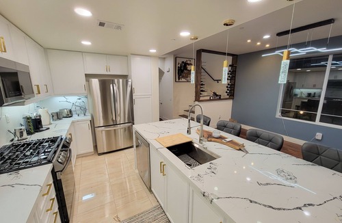Airport Area House | LUXURY ARTISTIC TOWNHOUSE & LOFT W/PRIME VIEW & LOCATION