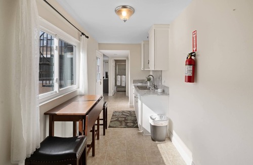 Huntington Beach House | Luxury Beach Home|Rooftop Deck|Steps to Main St & the Beach | 4BR/4BA