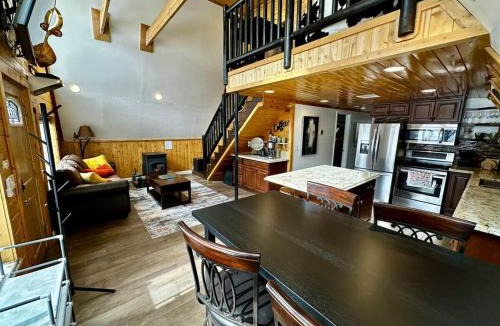 Meadow View Heights House | Luxury Cabin, Hot Tub & Fire Pit, Zion&Bryce Basecamp