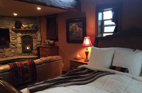 Ione House | Luxury Cabin on 10 acre Ranch (Pet Friendly)