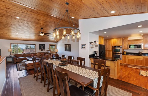 Castle Glen Estates Cabin | Luxury Castle Glen Home! HOT TUB! PET FRIENDLY! Central A/C! Mountain Views! Theater Room! Fully Fenced Back Yard! 2 Game Rooms!