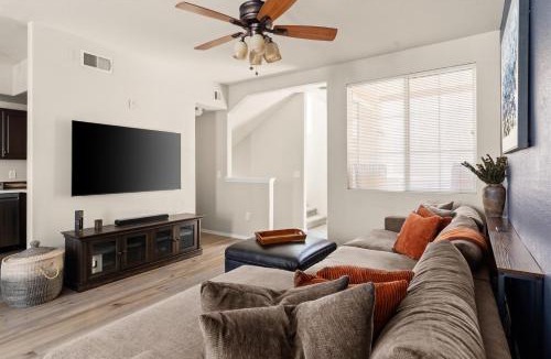 Paradise Valley Village Apartment | Luxury Cave Creek Townhome 2 King Beds Pool Hot Tub Near Golf & TPC