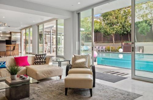 Solana Beach House | Luxury Coastal Home - Pool, Spa, AC, & Ocean Views