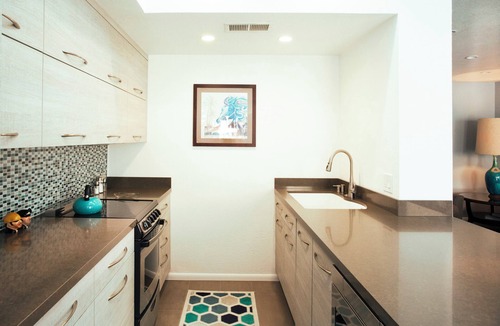 Old Las Palmas Condo | LUXURY CONDO, DOWNTOWN, NOBODY ABOVE OR BELOW, LAUNDRY, PARKING