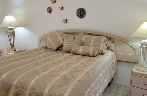 Superstition Springs Condo | Luxury condo on golf course 2/2.5 utilities included up to $200