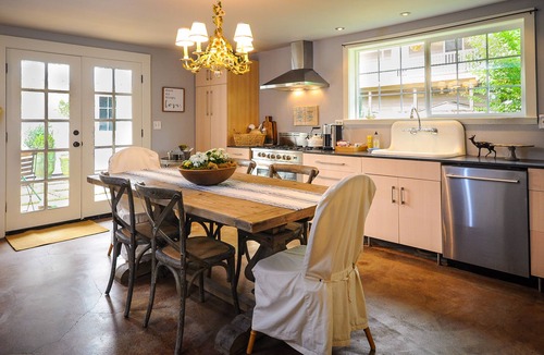 Jacksonville Cottage | Luxury Cottage in Jacksonville's Historic Core!
