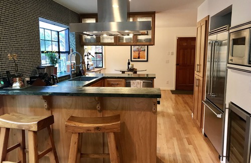 Kenwood House | Luxury Creekside home in Sonoma. Minutes from hiking, wineries, and restaurants.