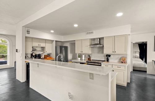Skyline Bel Air Estates House | Luxury Desert Retreat, 5BR, Heated Pool, Spa & Putting Green, Sleeps 16
