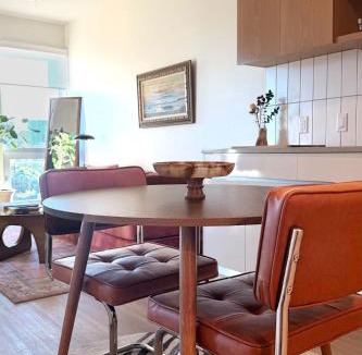 Hillcrest Apartment | Luxury Designer Hillcrest Apartment with Pool & Gym