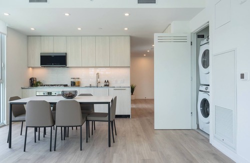 Downtown Long Beach Apartment | Luxury Downtown Long Beach Suites w/Pool, Fitness, & City Views!