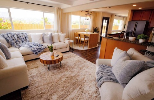 Winter Gardens House | Luxury Escape w/Panoramic Views + Private Retreat