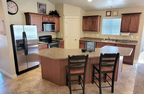 West Valley City House | Luxury Executive Duplex Main Level, Huge Master, Large Kitchen