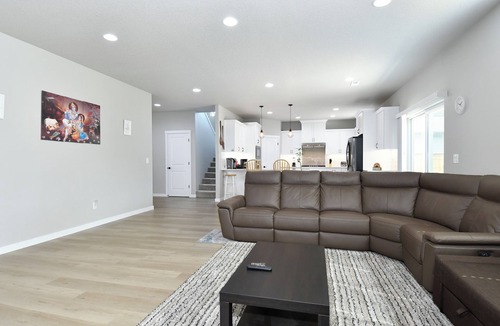 Lake Shore House | Luxury Family friendly 5bd 3ba-Home Away from Home-Vancouver/w EV charger