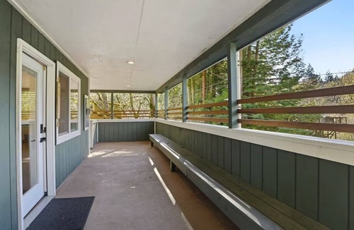 Guerneville House | Luxury Furnished 5BR Home Sleeps 12 for 30+ Day Rental, Pet Friendly!