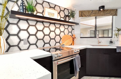 Downtown Palm Springs Condo | Luxury gated downtown Palm Springs condo: spectacular views, pool, spa, tennis