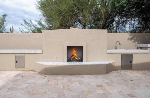 Talon Retreat House | Luxury Golf Course Villa by HomeSlice Stays