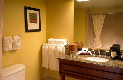 Laughlin House | Luxury Guest Room - 2 Queens at Aquarius Casino Resort