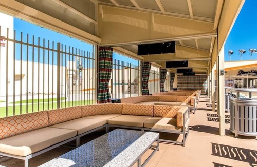 Laughlin House | Luxury Guest Room - 2 Queens at Aquarius Casino Resort