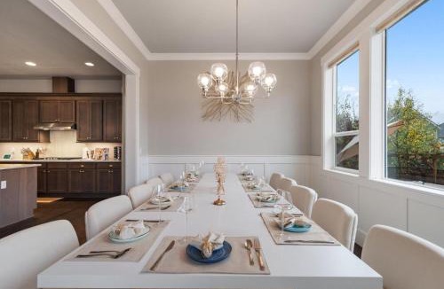 Bethany House | Luxury Home, 5BR, 4BT, Near Portland DT, Game Room, Nature Trails