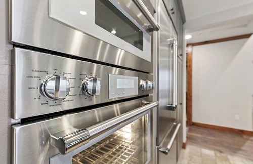 Sierra Shores Condo | Luxury Lakefront Remodel BBQ, Hot Tub, near Heavenly | PEAK SS6