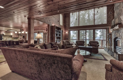 Lake Forest House | Luxury Lakeside Retreat + Lake Views + Close To Resorts!