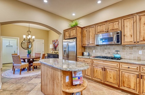 Talon Retreat House | Luxury living, private yard to golf course! Summer Rates!