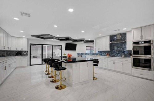 Villa Bonita Estates House | Luxury Living, Steam Sauna, Dry Sauna, Pool, Spa