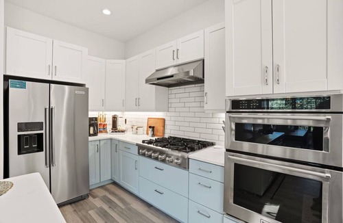 Hidden Valley Ranch House | Luxury Lodge | Hot Tub + Views | 5 Min to DT