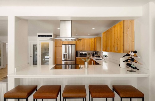 Leaburg House | Luxury McKenzie River Retreat Near Lloyd Knox Park & Leaburg Lake, Oregon
