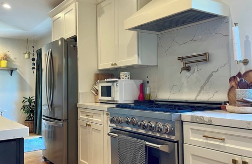 Murphys House | Luxury Meets Tranquility — Stylish Hilltop Home Minutes from Downtown Murphys