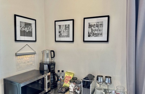 San Francisco House | Luxury Modern Unit on Market St - w/Private Patio - Hot tub, Fire Pit, Lounge +