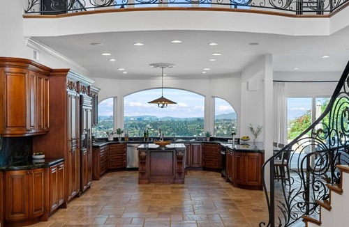North Pacific Beach House | Luxury Pacific Beach Hilltop Rooftop Deck, Pool, 14-Person Hot Tub, 6BR/5BA