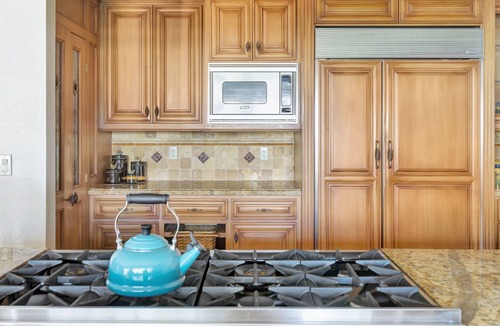 Paso Robles House | Luxury Paso Villa w/pool, hot tub, ping pong & bocce ball - 10 min to downtown!