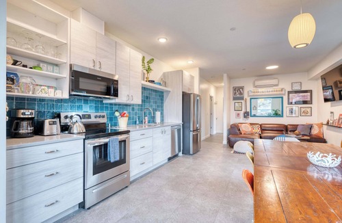 Hosford-Abernethy House | Luxury Penthouse - Rooftop Deck - 2BR - AC