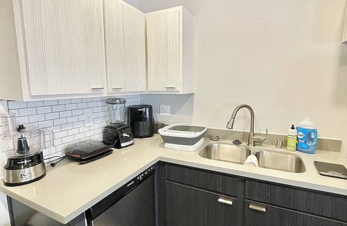 Paradise Valley Apartment | Luxury Plus: Fifty Shades of Vegas. Cozy, Clean, and Stylish. 1bed,1bath.