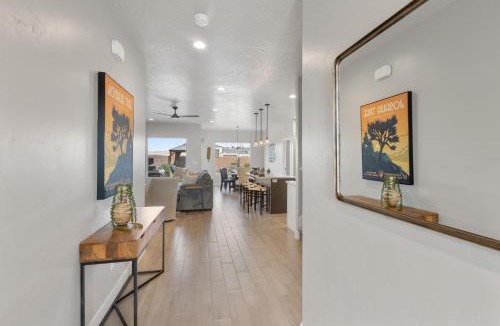 Hurricane House | Luxury Poolside Retreats Near Zion l Private Pools