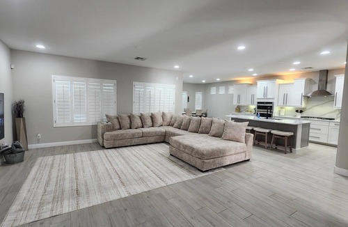 Florence House | Luxury Resort Getaway! Golf, Tennis, Water Park.