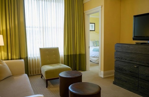 Goose Hollow Hotel | Luxury Retreat | Stylish Suite | Pets Allowed | 0.4 mi to Powell's City of Books