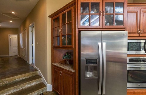 Freshwater House | Luxury Retreat with Bay Views on 2.5 Acres