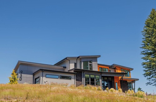 Ariel House | Luxury Ridge Retreat, Mt. St. Helens Views, Lake Access
