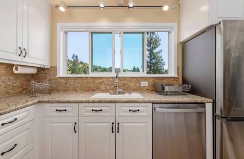 San Rafael House | Luxury San Rafael 3BR/3BA with Decks & Views