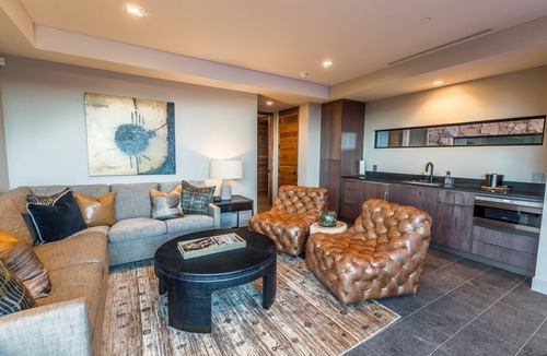 Ivins House | Luxury Service 4 Bedroom & Bunkroom - Sleeps 19 - Daily HK
