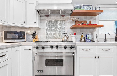 Balboa Peninsula House | Luxury Single-Family Vacation Home | Roof-Top Deck and A/C | The Perfect Vacation Headquarters!