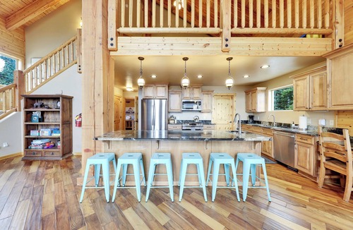 Steam Engine Meadows Cabin | Luxury Ski Cabin - Sleeps 25 - 2 Min to Lifts